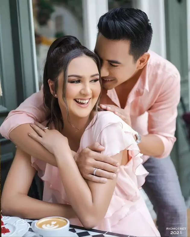 Pemotretan terbaru Donna Agnesia dan Darius © 2021 brilio.net Pemotretan terbaru Donna Agnesia dan Darius © 2021 brilio.net