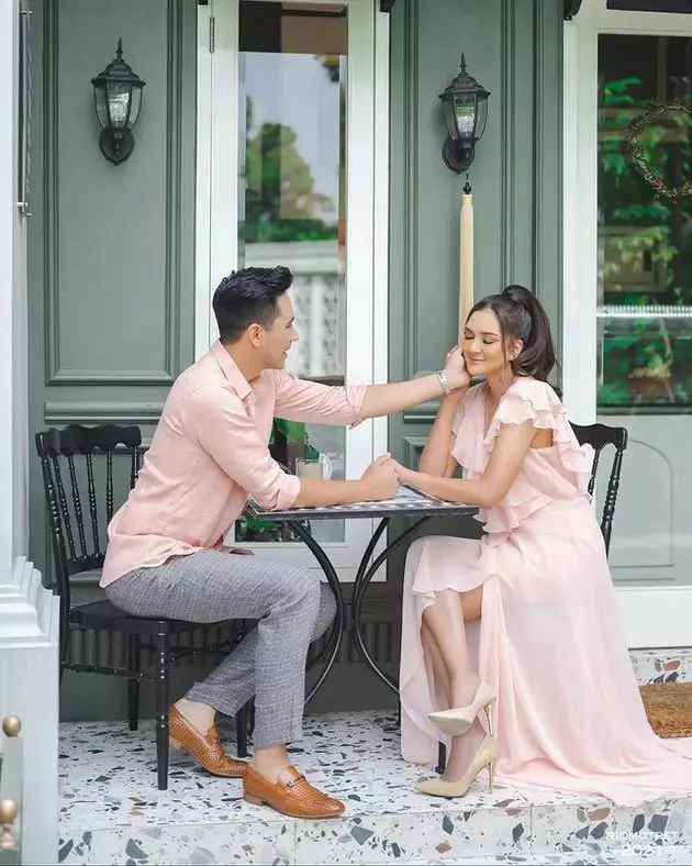 Pemotretan terbaru Donna Agnesia dan Darius © 2021 brilio.net Pemotretan terbaru Donna Agnesia dan Darius © 2021 brilio.net