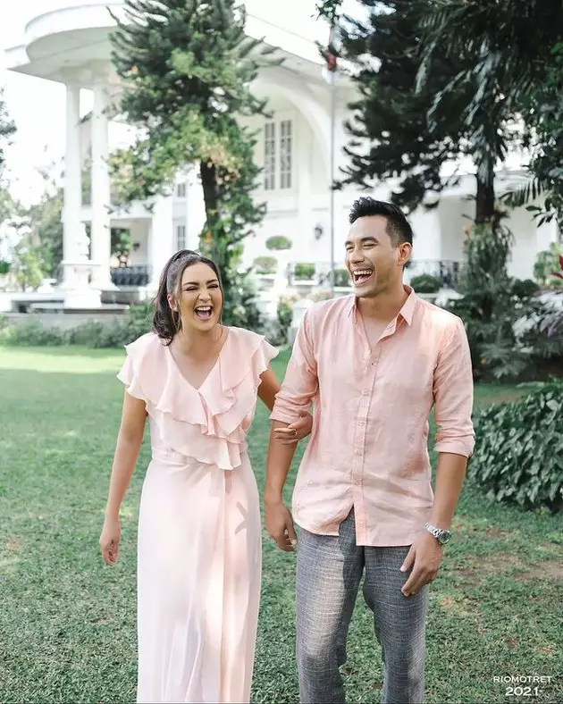 Pemotretan terbaru Donna Agnesia dan Darius © 2021 brilio.net Pemotretan terbaru Donna Agnesia dan Darius © 2021 brilio.net