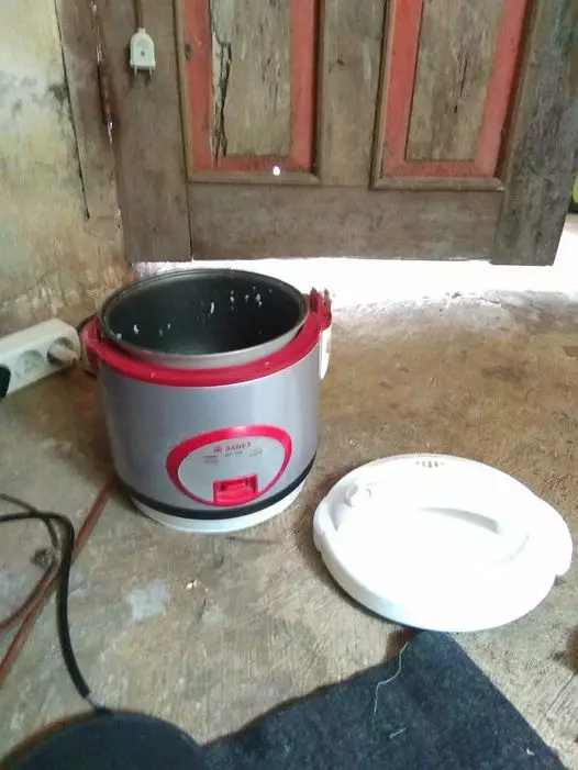 potret ngenes perabotan rusak © 2021 berbagai sumber