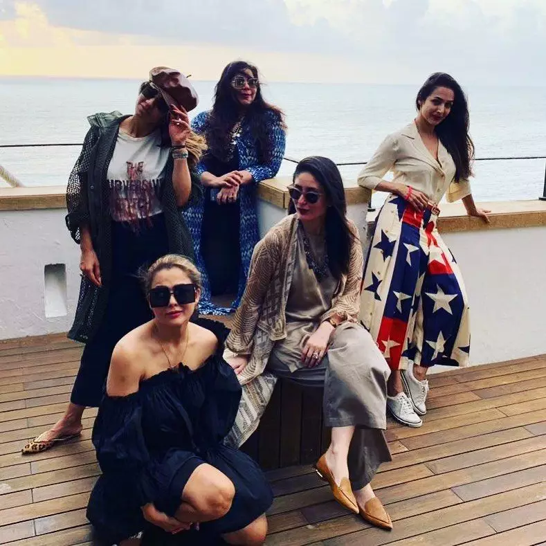 potret Kareena Kapoor bareng geng sosialita © Instagram potret Kareena Kapoor bareng geng sosialita © Instagram