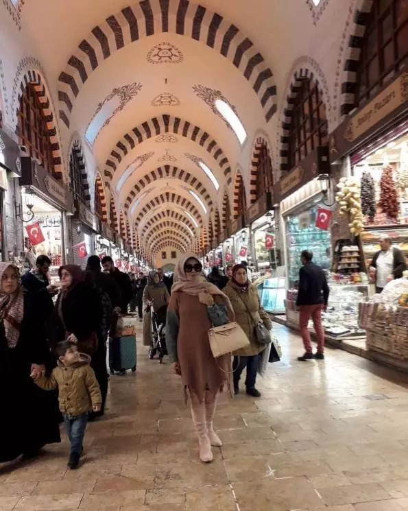 gaya Amy Qanita liburan ke Eropa Instagram/@amy_r_qanita