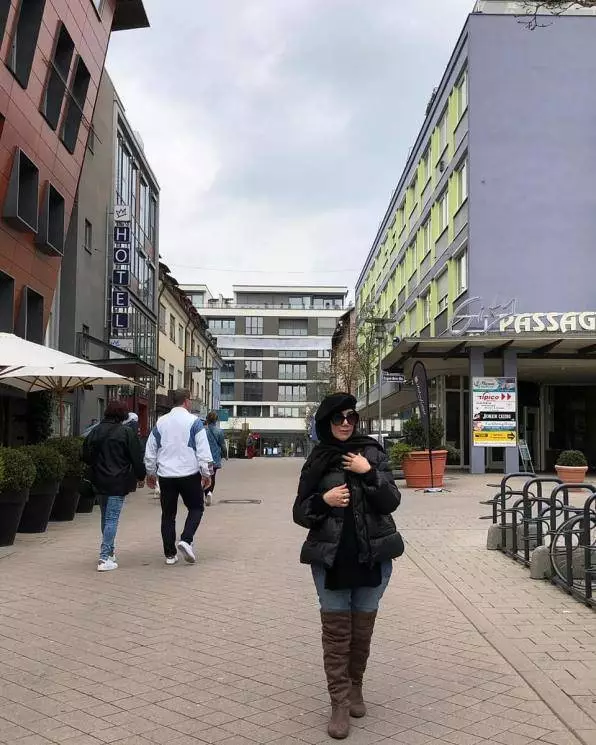 gaya Amy Qanita liburan ke Eropa Instagram/@amy_r_qanita