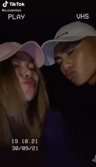 kebersamaan aprilio manganang dan kekasih © berbagai sumber