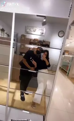 kebersamaan aprilio manganang dan kekasih © berbagai sumber