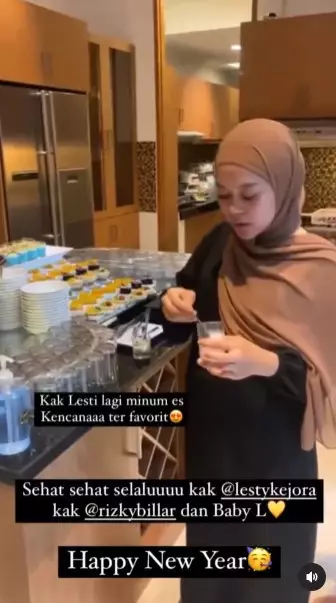 Potret terbaru Lesty Kejora usai melahirkan © Instagram Potret terbaru Lesty Kejora usai melahirkan © Instagram