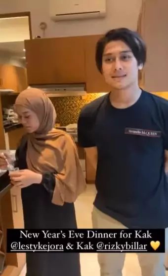 Potret terbaru Lesty Kejora usai melahirkan © Instagram Potret terbaru Lesty Kejora usai melahirkan © Instagram