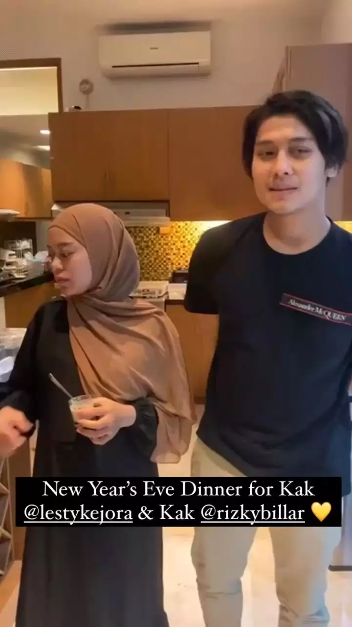 Seleb rayakan tahun baru perdana © 2022 brilio.net Seleb rayakan tahun baru perdana © 2022 brilio.net