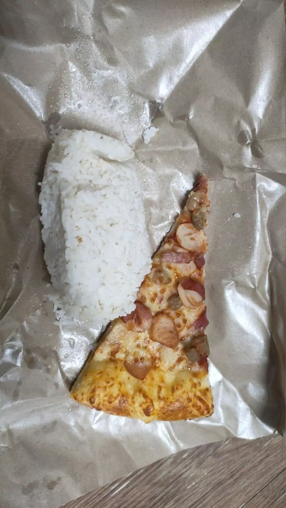 cara antimainstream makan pizza © 2022 berbagai sumber