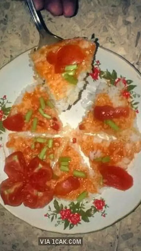 cara antimainstream makan pizza © 2022 berbagai sumber