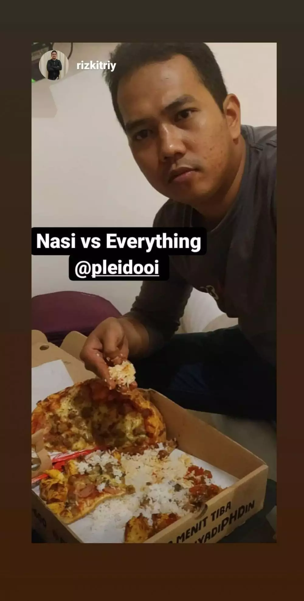 cara antimainstream makan pizza © 2022 berbagai sumber