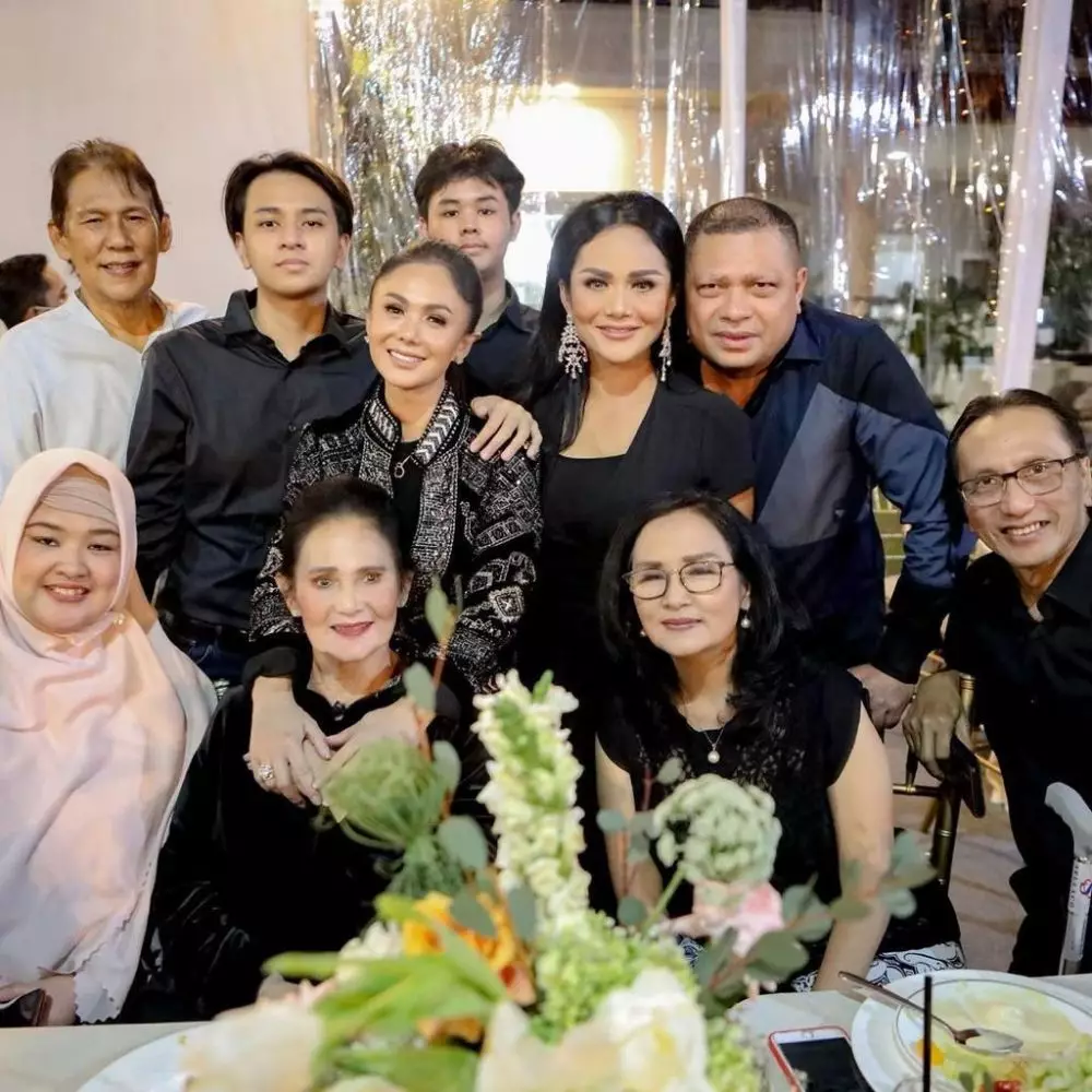 Tahun baruan yuni shara instagram