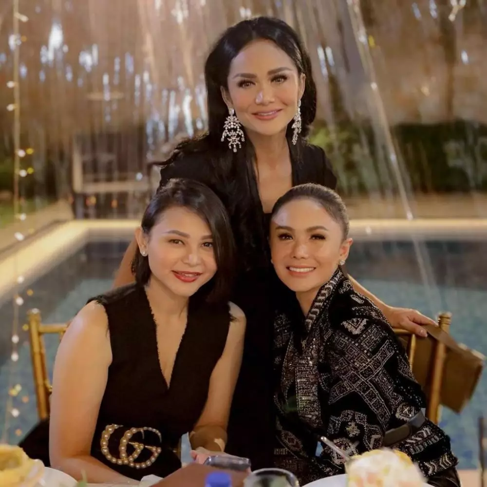 Tahun baruan yuni shara instagram