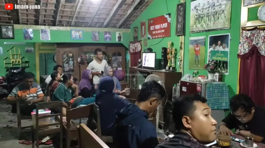 nobar di rumah Pratama Arhan © 2022 brilio.net YouTube nobar di rumah Pratama Arhan © 2022 brilio.net YouTube