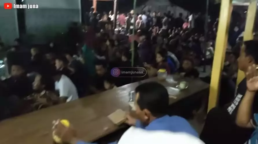 nobar di rumah Pratama Arhan © 2022 brilio.net YouTube nobar di rumah Pratama Arhan © 2022 brilio.net YouTube