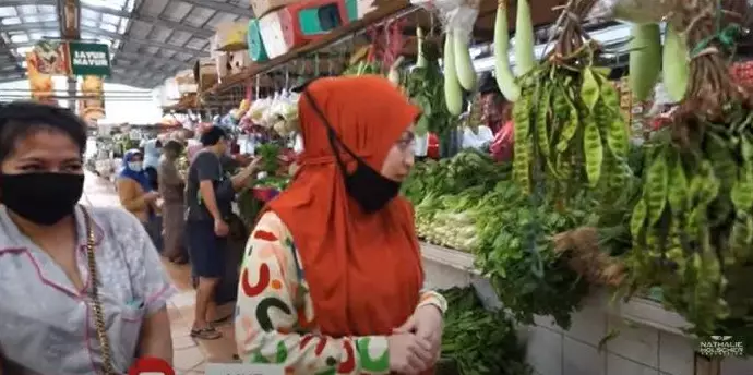 Gaya istri presenter saat belanja di pasar Berbagai sumber