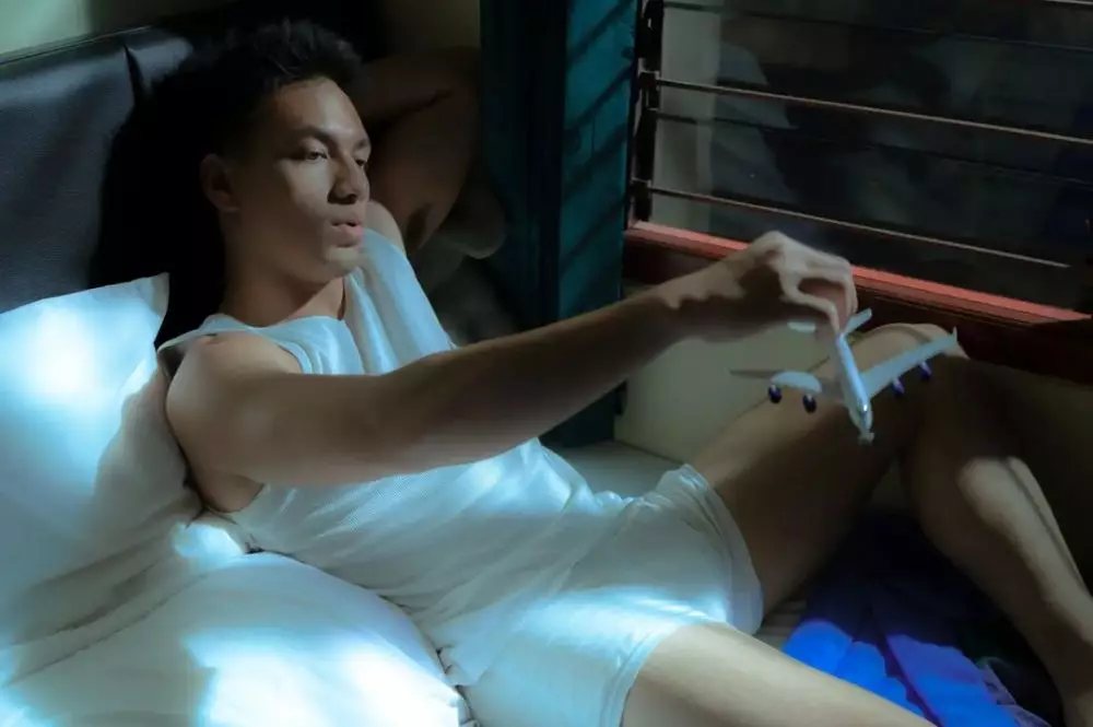 Jefri Nichol foto bareng wanita di ranjang Instagram