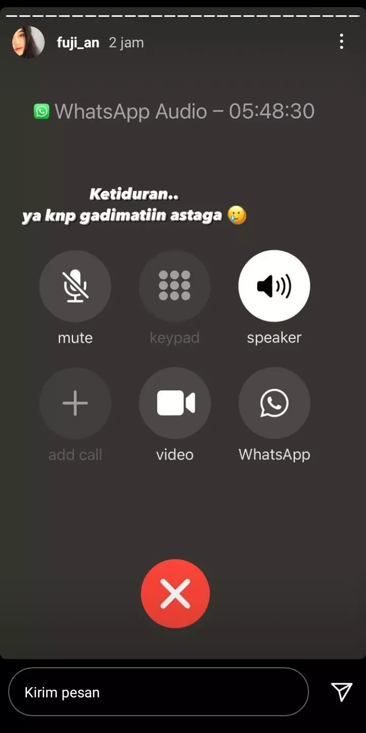 Fuji ngebucin di telp © 2022 brilio.net