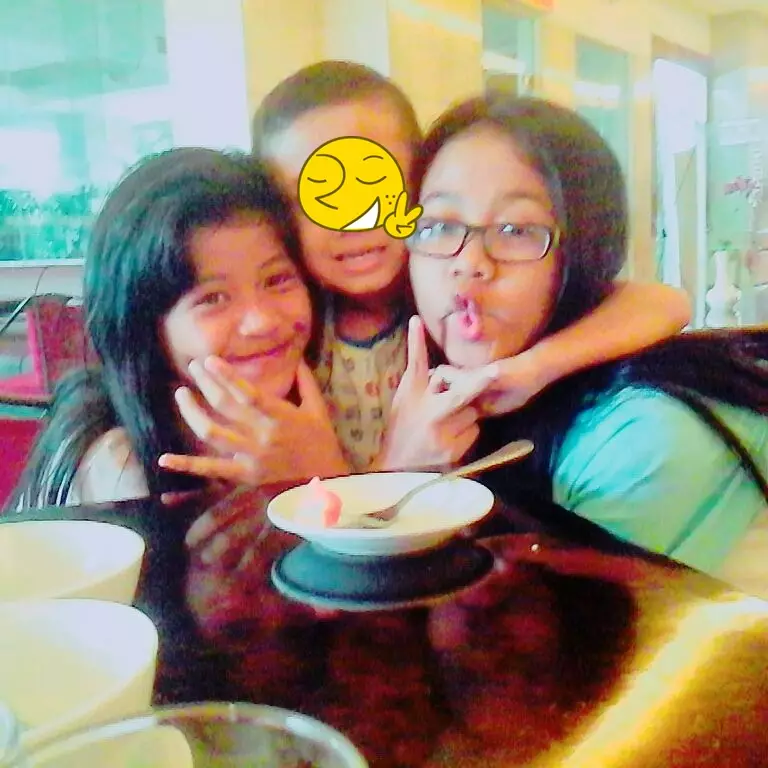 Potret masa kecil Mayang dan Chika berbagai sumber