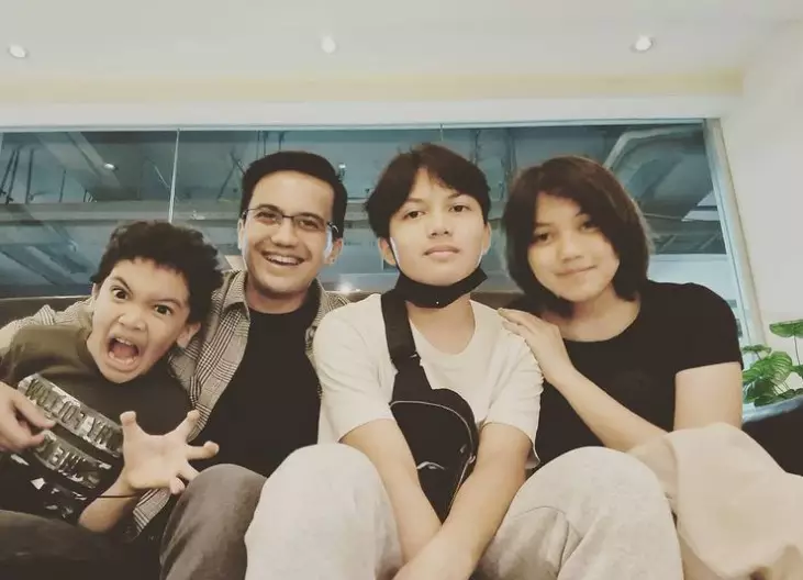 potret kebersamaan Sahrul Gunawan dan putrinya © berbagai sumber potret kebersamaan Sahrul Gunawan dan putrinya © berbagai sumber