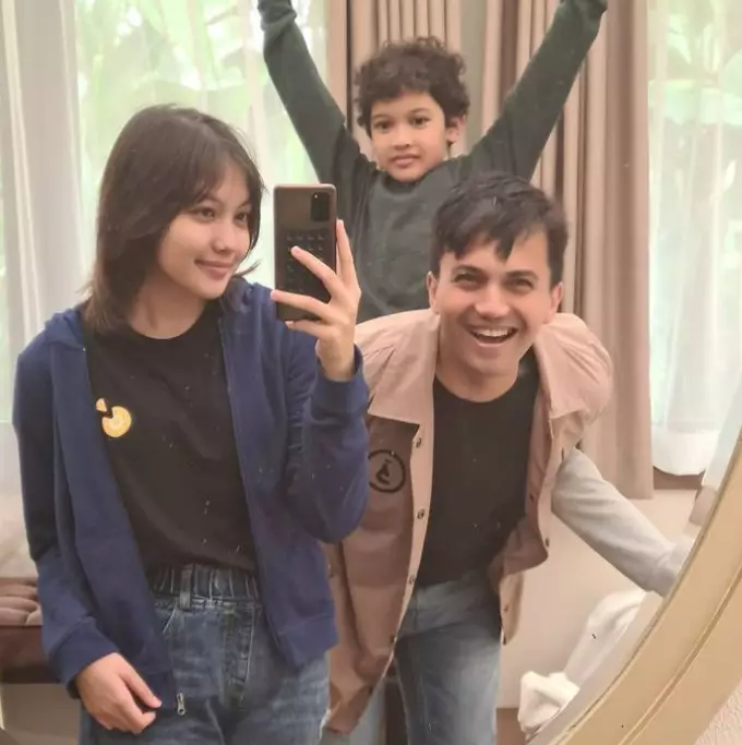 potret kebersamaan Sahrul Gunawan dan putrinya © berbagai sumber potret kebersamaan Sahrul Gunawan dan putrinya © berbagai sumber