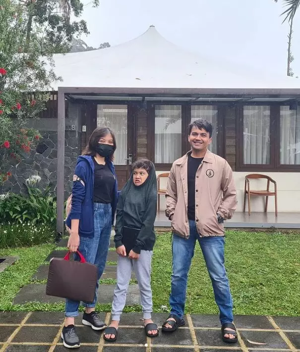 potret kebersamaan Sahrul Gunawan dan putrinya © berbagai sumber potret kebersamaan Sahrul Gunawan dan putrinya © berbagai sumber