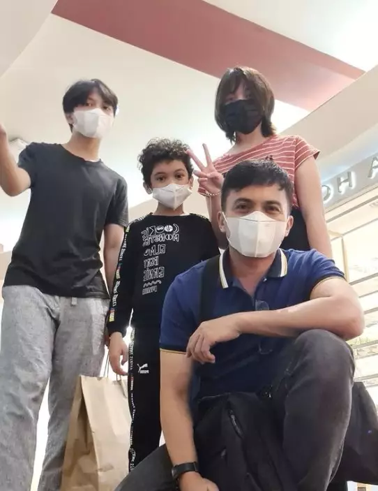 potret kebersamaan Sahrul Gunawan dan putrinya © berbagai sumber potret kebersamaan Sahrul Gunawan dan putrinya © berbagai sumber