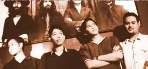 Potret lawas Aldi Bragi jadi vokalis band © berbagai sumber Potret lawas Aldi Bragi jadi vokalis band © berbagai sumber