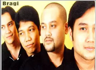 Potret lawas Aldi Bragi jadi vokalis band © berbagai sumber Potret lawas Aldi Bragi jadi vokalis band © berbagai sumber