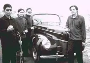 Potret lawas Aldi Bragi jadi vokalis band © berbagai sumber Potret lawas Aldi Bragi jadi vokalis band © berbagai sumber