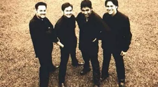Potret lawas Aldi Bragi jadi vokalis band © berbagai sumber Potret lawas Aldi Bragi jadi vokalis band © berbagai sumber