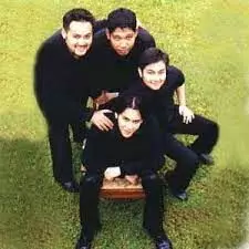 Potret lawas Aldi Bragi jadi vokalis band © 2022 brilio.net Potret lawas Aldi Bragi jadi vokalis band © 2022 brilio.net