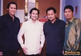 Potret lawas Aldi Bragi jadi vokalis band © 2022 brilio.net Potret lawas Aldi Bragi jadi vokalis band © 2022 brilio.net