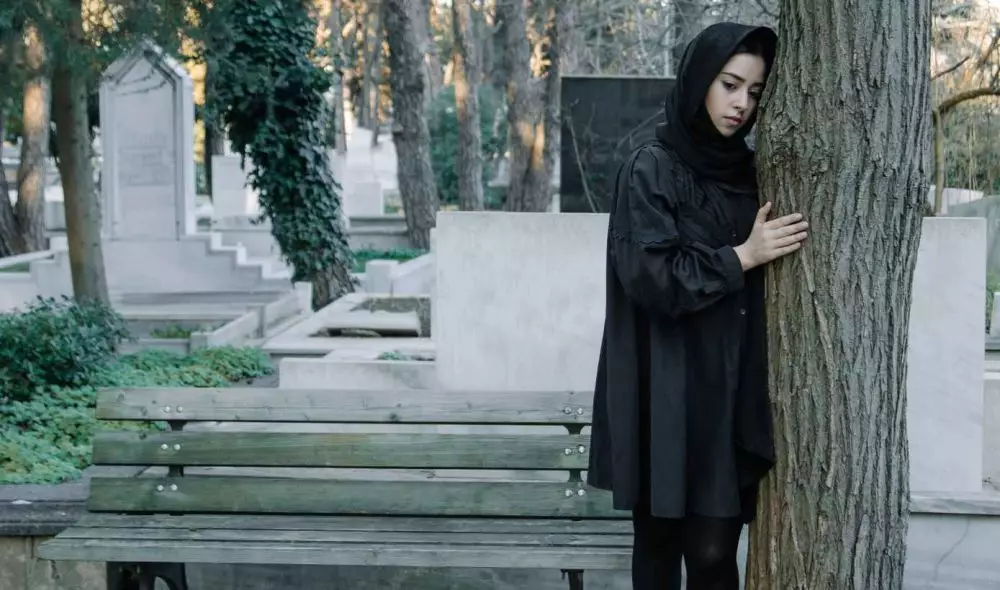 Arti mimpi melihat kuburan © 2022 brilio.net