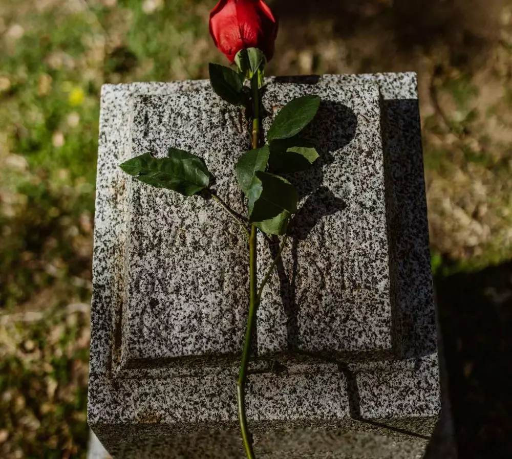 Arti mimpi melihat kuburan © 2022 brilio.net