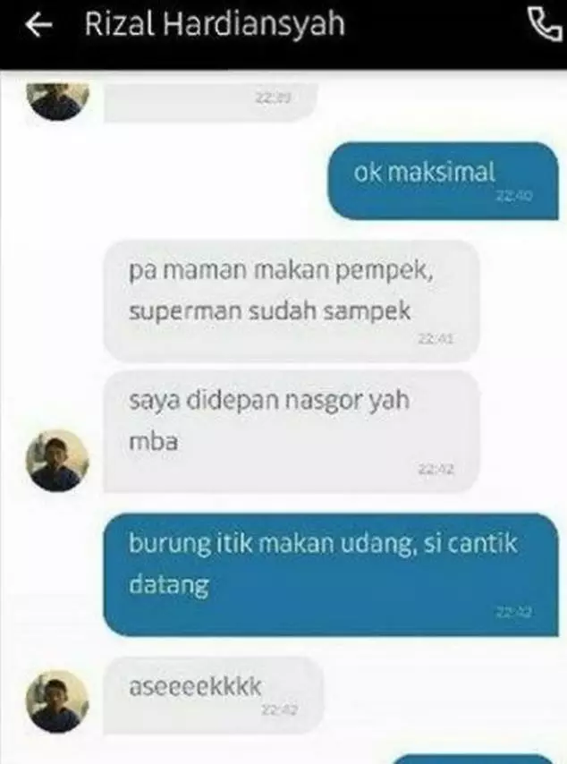 driver ojek online ajak adu pantun © 2022 instagram.com