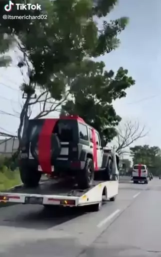 Penampakan 3 mobil mewah hadiah ulang tahun warga di Pati © berbagai sumber Penampakan 3 mobil mewah hadiah ulang tahun warga di Pati © berbagai sumber