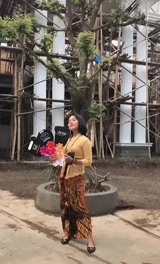 Penampakan 3 mobil mewah hadiah ulang tahun warga di Pati © berbagai sumber Penampakan 3 mobil mewah hadiah ulang tahun warga di Pati © berbagai sumber