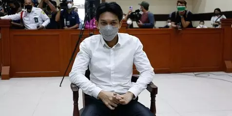 Gaga Muhammad dituntut 4 tahun 6 bulan penjara © KapanLagi.com Gaga Muhammad dituntut 4 tahun 6 bulan penjara © KapanLagi.com