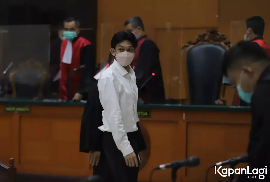 Gaga Muhammad dituntut 4 tahun 6 bulan penjara © KapanLagi.com Gaga Muhammad dituntut 4 tahun 6 bulan penjara © KapanLagi.com