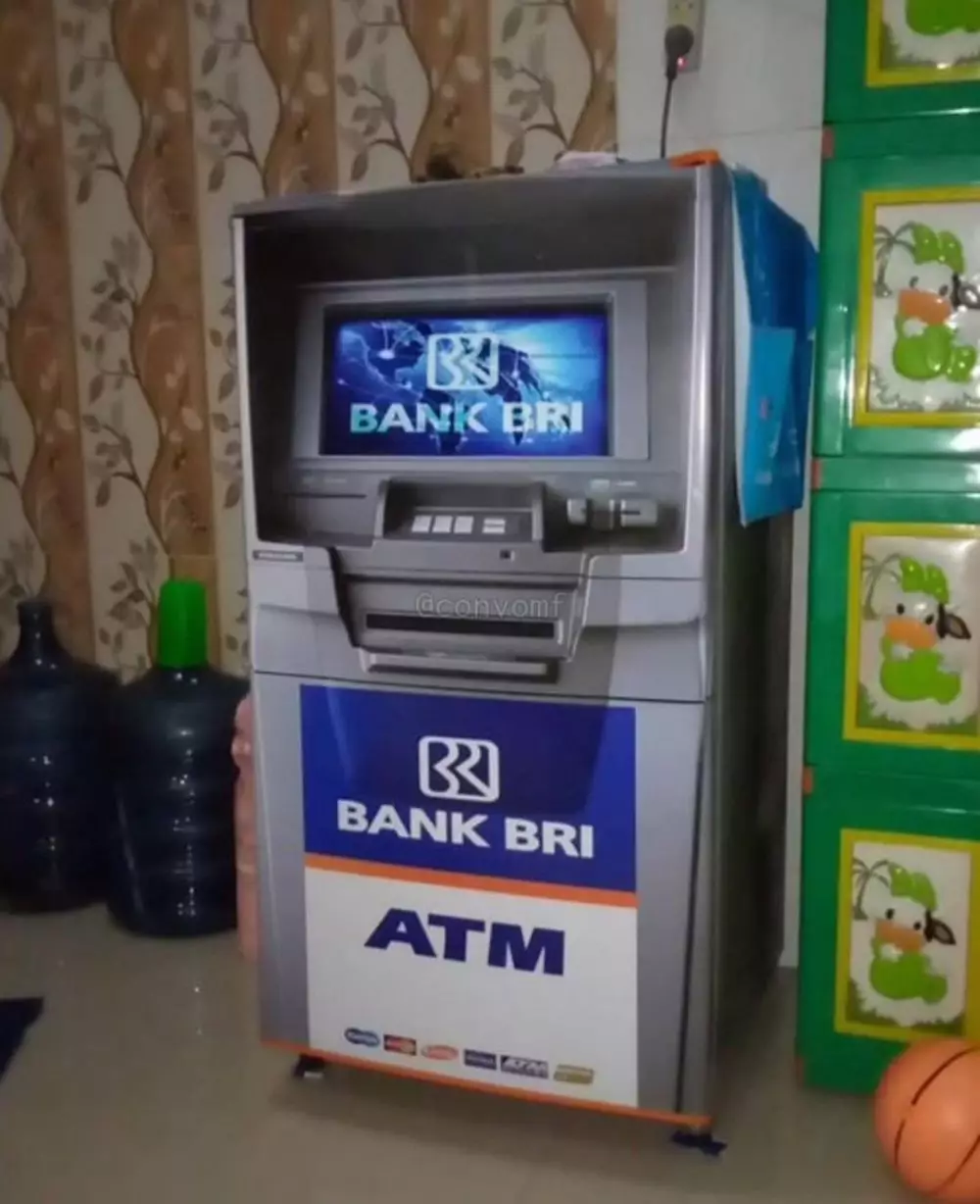 potret absurd mikir keras © 2022 berbagai sumber