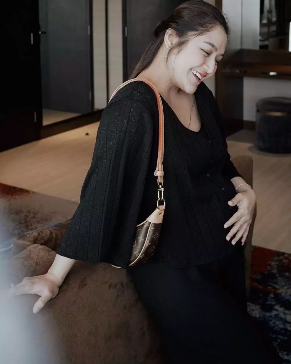 ide outfit hamil ala Siti Badriah © berbagai sumber