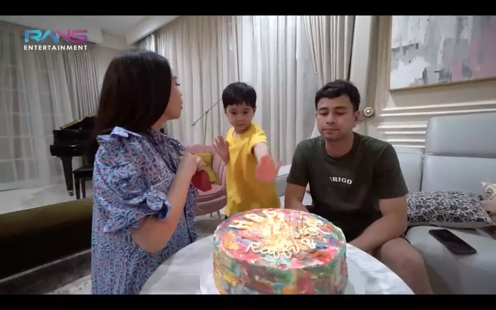 Momen ulang tahun presenter pria © berbagai sumber Momen ulang tahun presenter pria © berbagai sumber