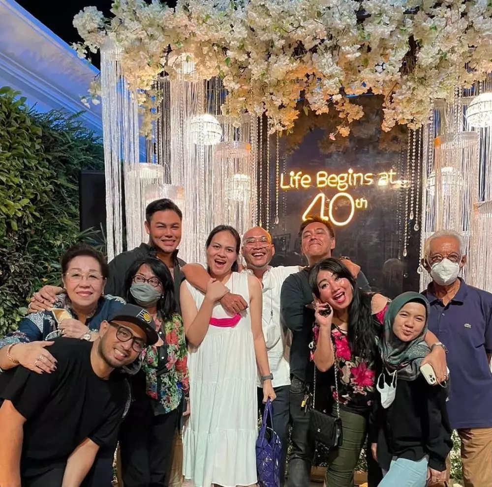 Momen ulang tahun presenter pria © berbagai sumber Momen ulang tahun presenter pria © berbagai sumber