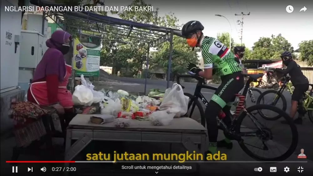 Gaya asyik Ganjar Pranowo kerja sambil gowes, ini 9 potretnya berbagai sumber Gaya asyik Ganjar Pranowo kerja sambil gowes, ini 9 potretnya berbagai sumber