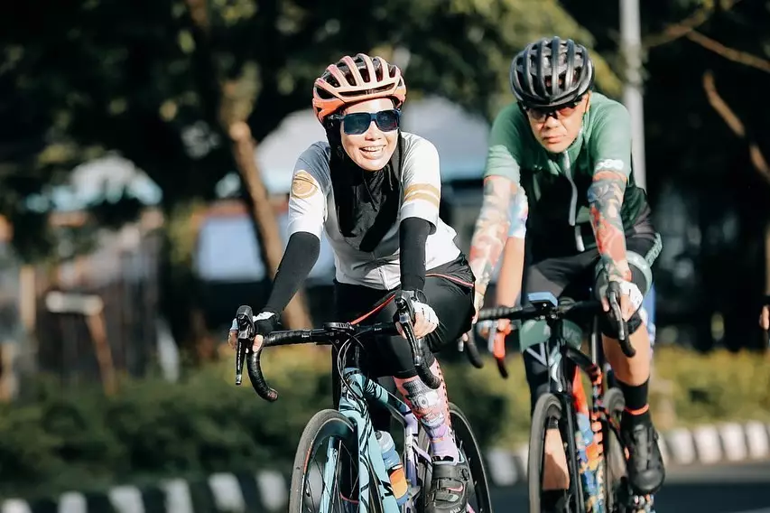 Gaya asyik Ganjar Pranowo kerja sambil gowes, ini 9 potretnya berbagai sumber Gaya asyik Ganjar Pranowo kerja sambil gowes, ini 9 potretnya berbagai sumber