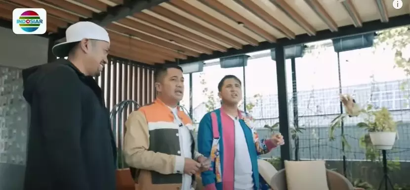 Potret rooftop Ahmad Sahroni © Youtube Potret rooftop Ahmad Sahroni © Youtube