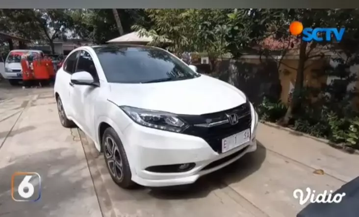 5 Potret rumah sekdes Pati viral kado 3 mobil untuk anak dan ponakan © 2022 brilio.net 5 Potret rumah sekdes Pati viral kado 3 mobil untuk anak dan ponakan © 2022 brilio.net