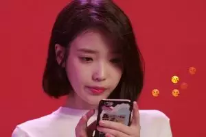 Cari tahu kepribadian paling terpendam dari caramu memegang ponsel yuk