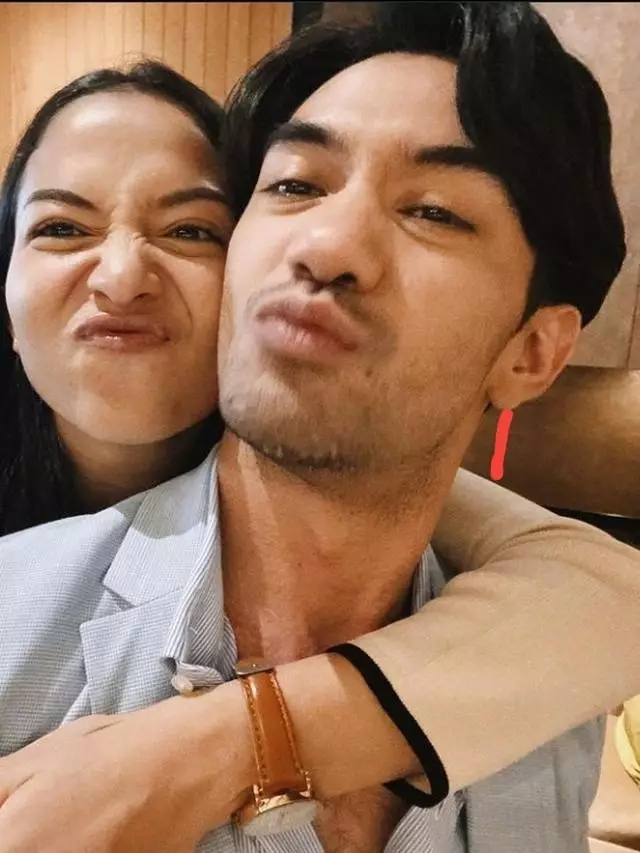 Potret di luar syuting Reza Rahadian dan lawan main di web series & film Berbagai sumber 